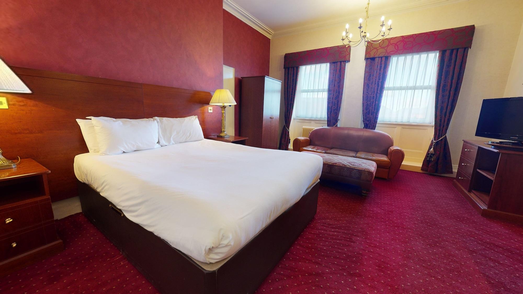 Hotel The Queen At Hotel, Bw Premier Collection 4*