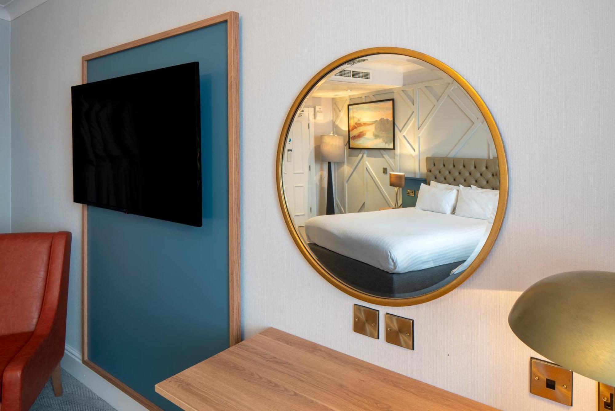 Hotel The Queen At Hotel, Bw Premier Collection 4*
