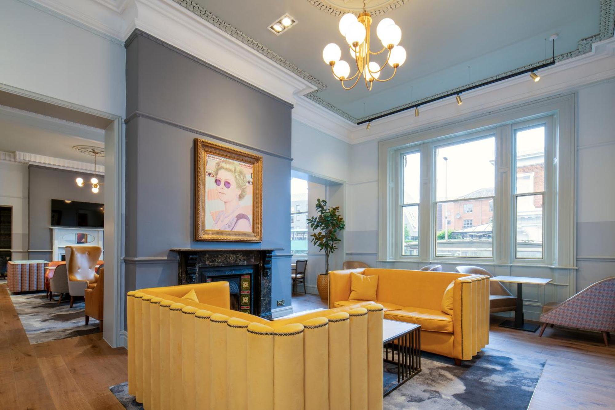 Hotel The Queen At Hotel, Bw Premier Collection 4*