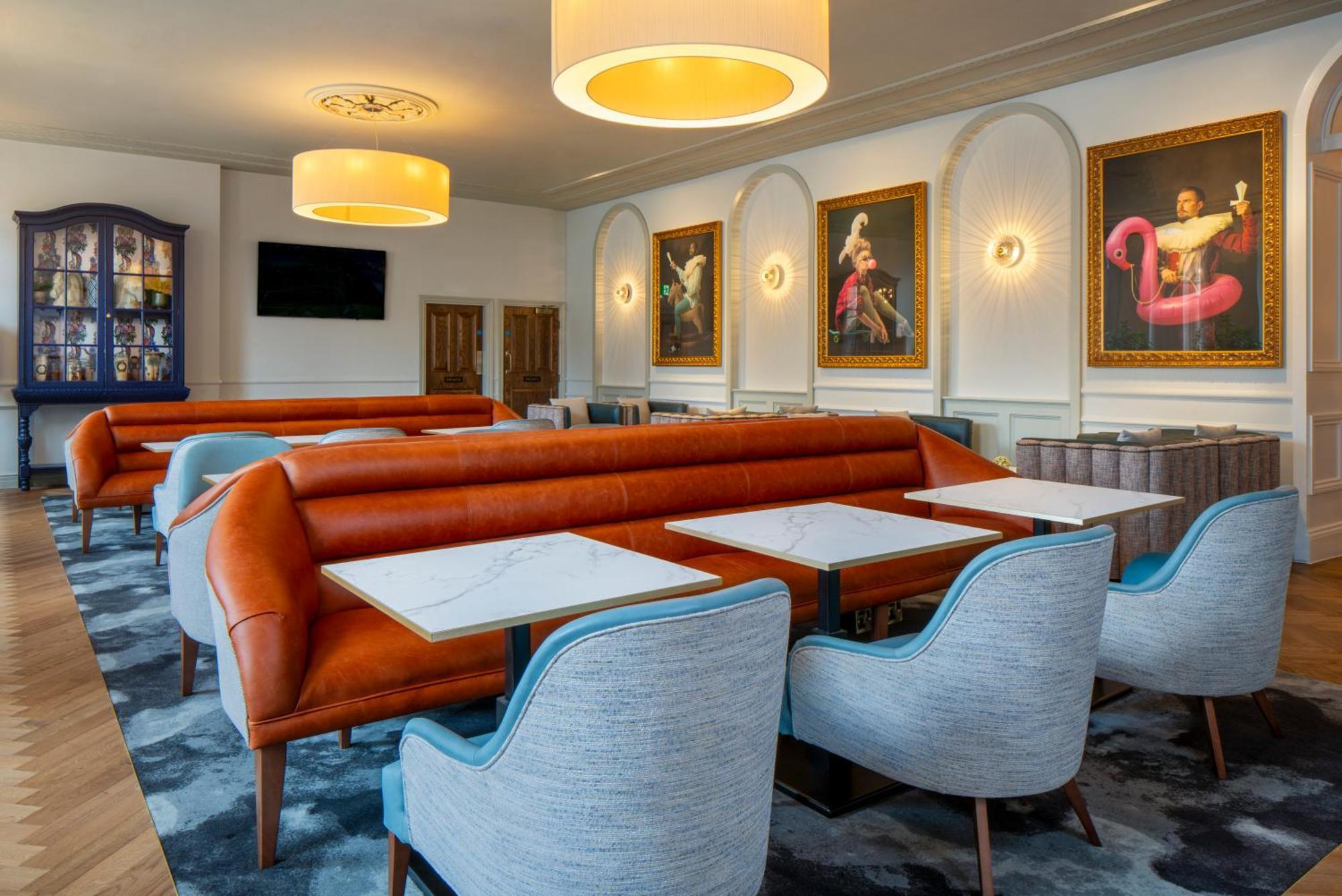 Отель The Queen At Hotel, Bw Premier Collection 4*